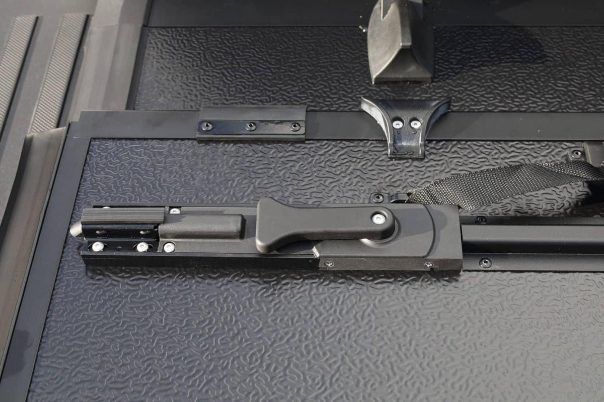 WESTIN BLACK HDX DROP STEP ; WESTIN BLACK PLASTIC TAILGATE CAP ; SILVERADO/SIERRA 07-13 1500 /07-14 HD