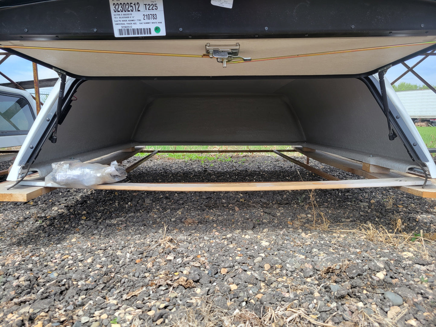 CENTURY ULTRA S CAP FOR 19-26 CHEVROLET 1500 6.6' BOX