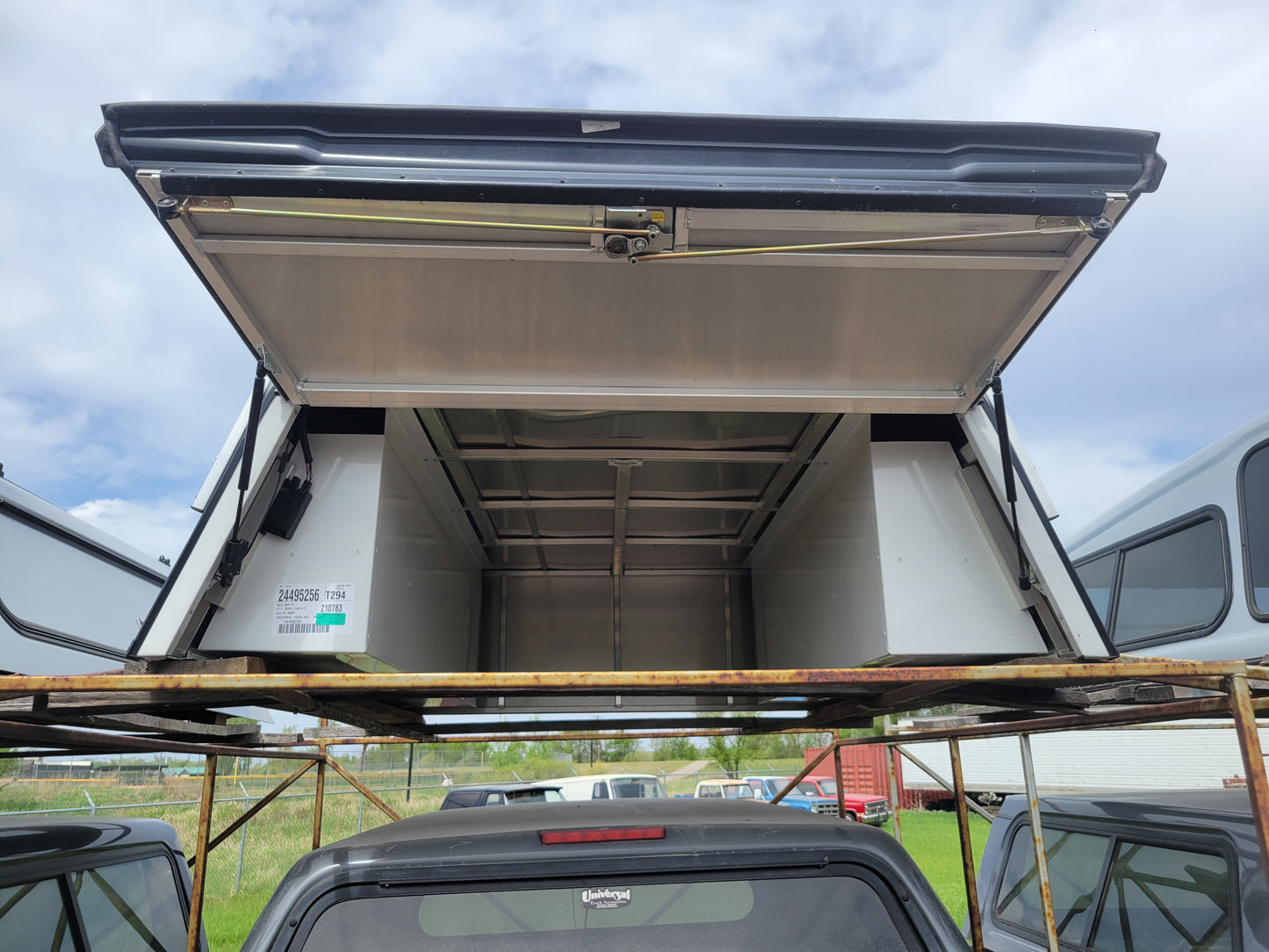 CENTURY DCU COMMERCIAL CAP WITH ROOF RACK 21-26 FORD F150 6.6' BOX