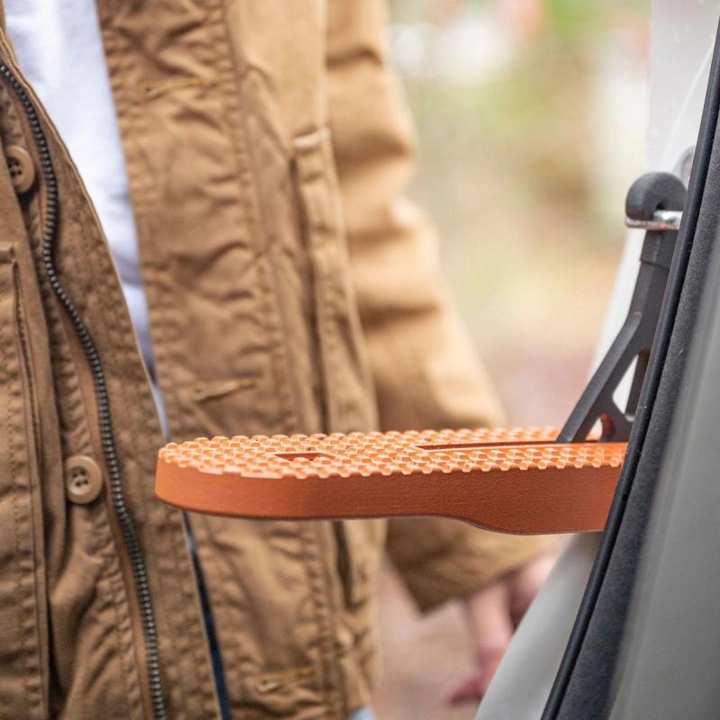 RIGHTLINE GEAR DOOR STEP